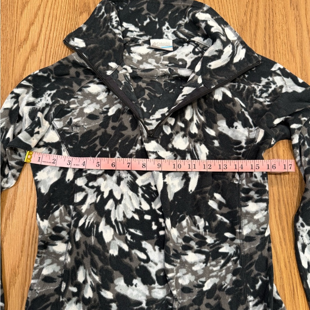 Columbia Black and Gray Patterned 1/4 Fleece Jacket Perfect Base Layer